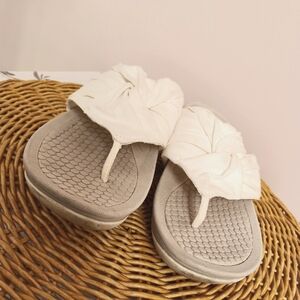 Baretraps Women's White and Grey Sandals, size 10